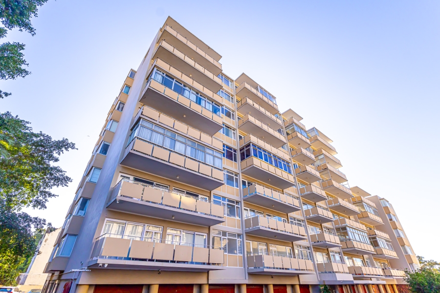 To Let 2 Bedroom Property for Rent in Green Point Western Cape